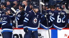 Poslední zápas v základní části NHL ovládl Winnipeg. Rozhodla třetí třetina