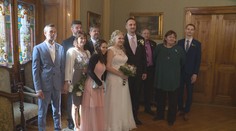 Snoubenci na velké svatby pořád čekají. Někteří to vzdali a veselku odložili