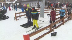Lyžaři se vrací na hory. Podle hoteliérů je návštěvníků jako před covidem