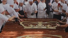 Nový světový rekord. Cukráři připravili nejdelší tiramisu, napsali na něj i vzkaz