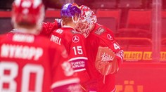 Hokejová rarita: Do brány šel trenér gólmanů, přálo si to publikum