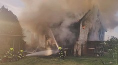 Chlapec si na Pardubicku vyráběl louč a namáčel ji v benzínu. Shořela stodola