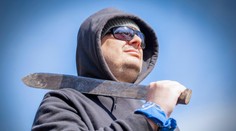 Opilý fotbalový fanoušek řádil po Praze s mačetou v ruce