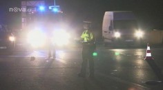 Bratranci přecházeli dálnici, jednoho přejela dvě auta a kamion