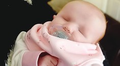 Šok při porodu: Holčička se narodila bez očí, přesto je úžasná