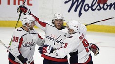 Oshie sestřelil Ottawu hattrickem, Tampa padla na ledě rozjetého Buffala