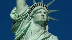 Vraťte sochu Svobody, žádá Glucksmann. Bez nás byste mluvil německy, reagovaly USA