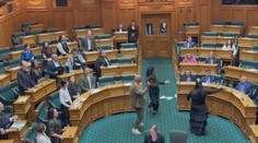 Maorští poslanci narušili jednání parlamentu. Tancem haka protestovali proti zákonu