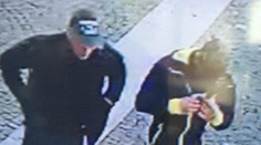 Lupiči s pistolemi měli vybílit klenotnictví a ujet vlakem. Jeden zůstal hlídkovat