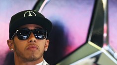 Formule 1 odstartovala! Hamilton nejdřív zkolaboval, pak byl nejrychlejší