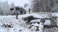 Řidiče trápí namrzlá vozovka. Některé silnice na Moravě jsou uzavřeny