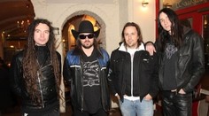 Bubeník známé české rockové kapely v slzách! Zemřel jeho slavný tatínek