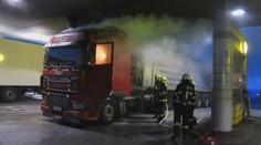 DĚSIVÉ VIDEO: Plameny zničily kamion na čerpací stanici v Olomouci!