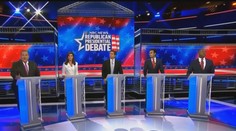 Kandidáti na amerického prezidenta v debatě útočili na Trumpa. Ten nepřišel