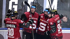 Pardubice promrhaly dlouhou přesilovku. Sparta srovnává sérii, Vary odvrátily vyřazení