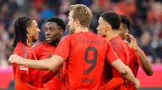 Rozjetý Bayern odskočil Lipsku, Frankfurt před Slavií nastřílel sedm gólů