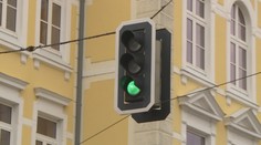 Blikající zelená místo souvisle svítící. Česko už testuje nové semafory