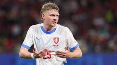 Čechy po prohře rozveselil slavný youtuber. Hráči se s ním nadšeně fotili