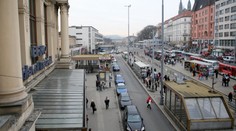 Brněnský taxikář vezl mladíka, ten po něm házel kebab a snažil se ho zbít