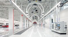 Ferrari mění plány na další elektromobil. Bohatí zákazníci jsou závislí na benzínu