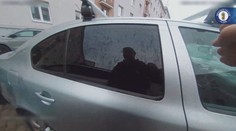 V autě na Plzeňsku zůstal uvězněný kojenec. Zachránili ho tamní strážníci