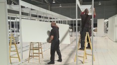 Stavba polní nemocnice v Brně vrcholí. Sloužit v ní budou zahraniční lékaři