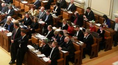 Za neomluvenou účast nižší plat! Poslanci mohou přijít o polovinu