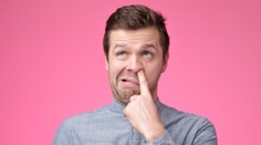 Šťouráte se v nose? Zvyšujete tím riziko Alzheimerovy choroby, tvrdí studie