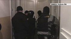 Pro bankovního lupiče šla zásahovka, dělal, že o ničem neví