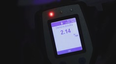 Spadla klec. Policie v Praze překazila soutěž v pití alkoholu