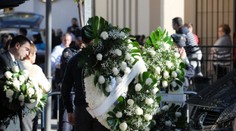 Rodina pohřbila malého Julena (+2). Lidé tleskali záchranářům