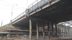 Nefunkční most v Pardubicích nahradila ocelová konstrukce. Stavba trvala hodinu