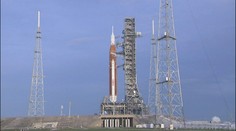 Start rakety, která měla letět na Měsíc, se odkládá. Objevily se problémy