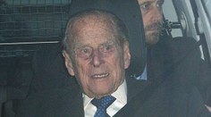 Princ Philip (97) se vzdal řidičáku. Krátce po nehodě a jízdě bez pásů