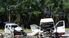 Dodávka nedodržela bezpečnou vzdálenost, 3 vozy skončily v sobě