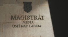Ústecká úřednice dostává půlmilionové odměny. Za co jsou, odmítá prozradit