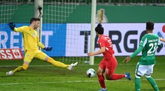 Skvělý Pavlenka držel naděje Brém, ty proti Lipsku zhasly v prodloužení