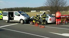 Hasiči se cestou ze soutěže srazili s osobním autem, 13 zraněných
