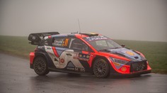 Neuville se na Středoevropské rally trápil, závod má staronového lídra