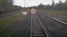Žena v Ostravě spadla, když šla přes koleje. Smrti unikla o vlásek