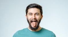 Lepší než nanuk! Muž olizoval domovní zvonek celé hodiny