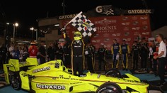 IndyCar ve Phoenixu: Nehoda v 1. zatáčce a krasojízda Pagenauda