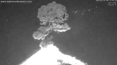 Sopka vychrlila obří sloup popela a kouře, může bouchnout znovu