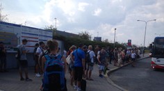 Metro na lince B se zastavilo. Pod soupravu spadl člověk, zemřel!