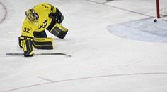 BŘÍDIL DNE: Ohromná chyba švédského gólmana darovala Itálii první gól na ZOH
