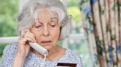 Pozor na podvodné telefonáty z bank! Lidé přišli už o stovky tisíc korun