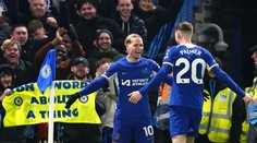 Chelsea i díky parádnímu gólu Mudryka porazila Newcastle. Zůstává jedenáctá