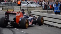 VIDEO: Pilot F1 byl při exhibici za ŇOUMU! Napálil do bariér