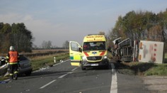 Řidič na Hodonínsku vletěl pod kamion, neměl šanci přežít