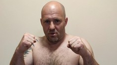 Chodí po horách a hledá medvědy. Nyní český boxer vyzve Tysonova přemožitele
